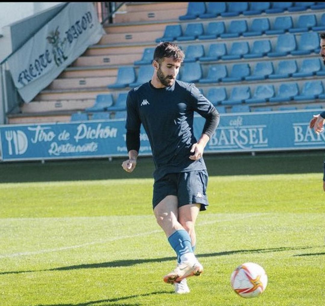 Sánchez deja de ser jugador del Alcoyano y ficha por el Eldense