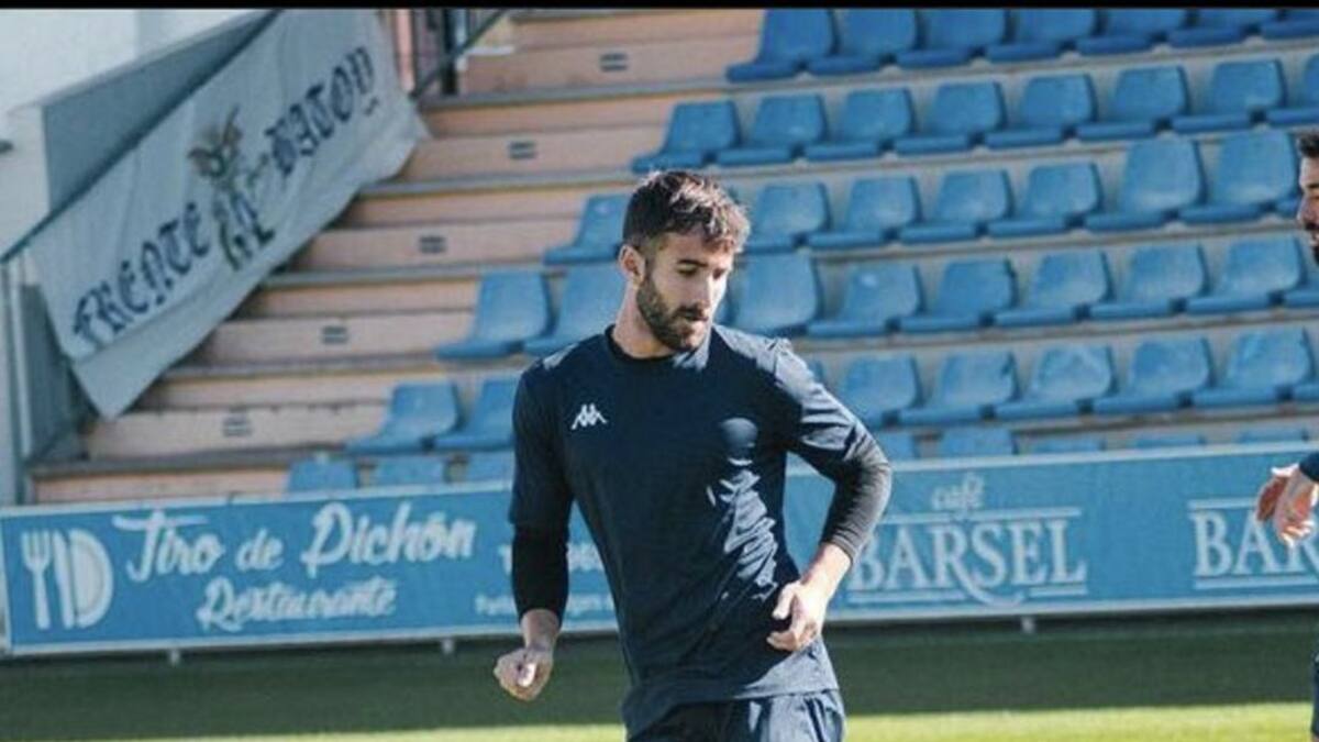 Ángel Sánchez causa baja en el Alcoyano, ficha por el Eldense y abre la puerta al debut de Gabarre