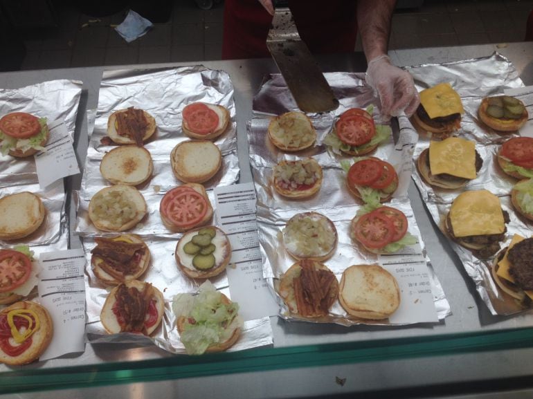 Hamburguesas al gusto, en el local de Five Guys en Madrid.