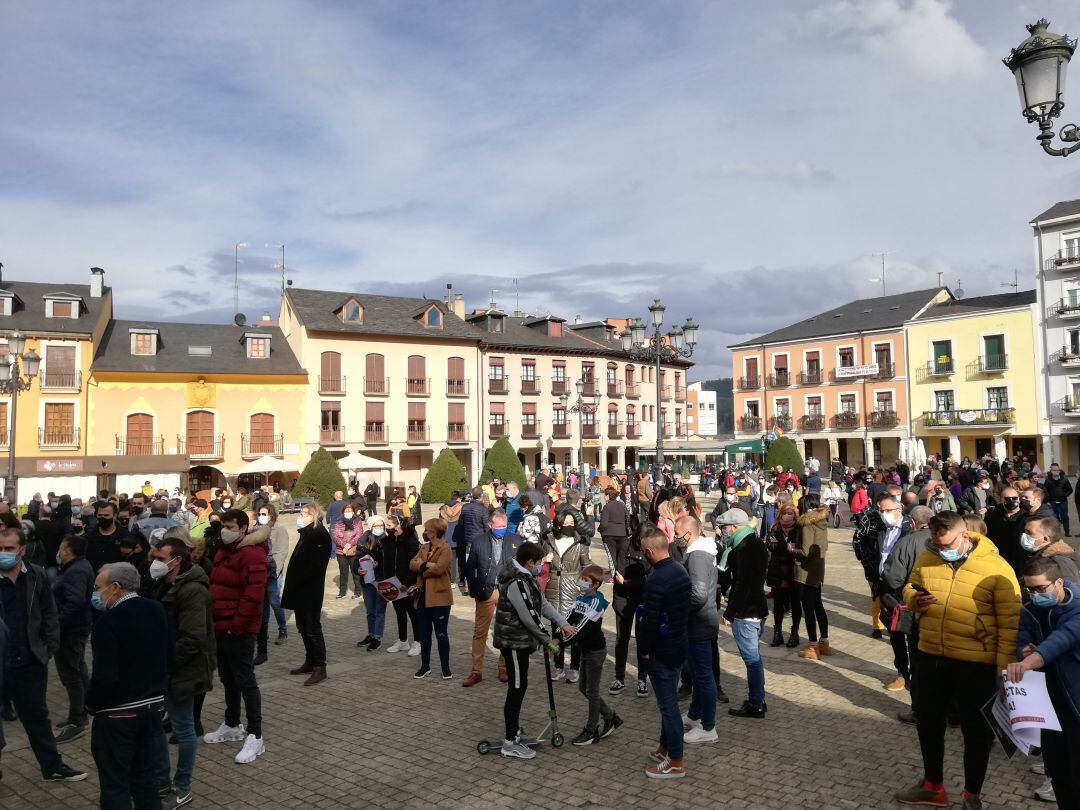 Concentración en la plaza del Ayuntamiento de Ponferrada