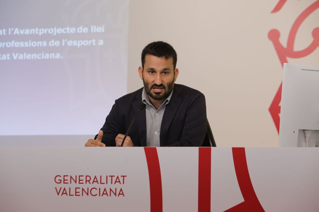 El conseller de Educación, Vicent Marzà comparece tras el Pleno del Consell este viernes, 26 de junio