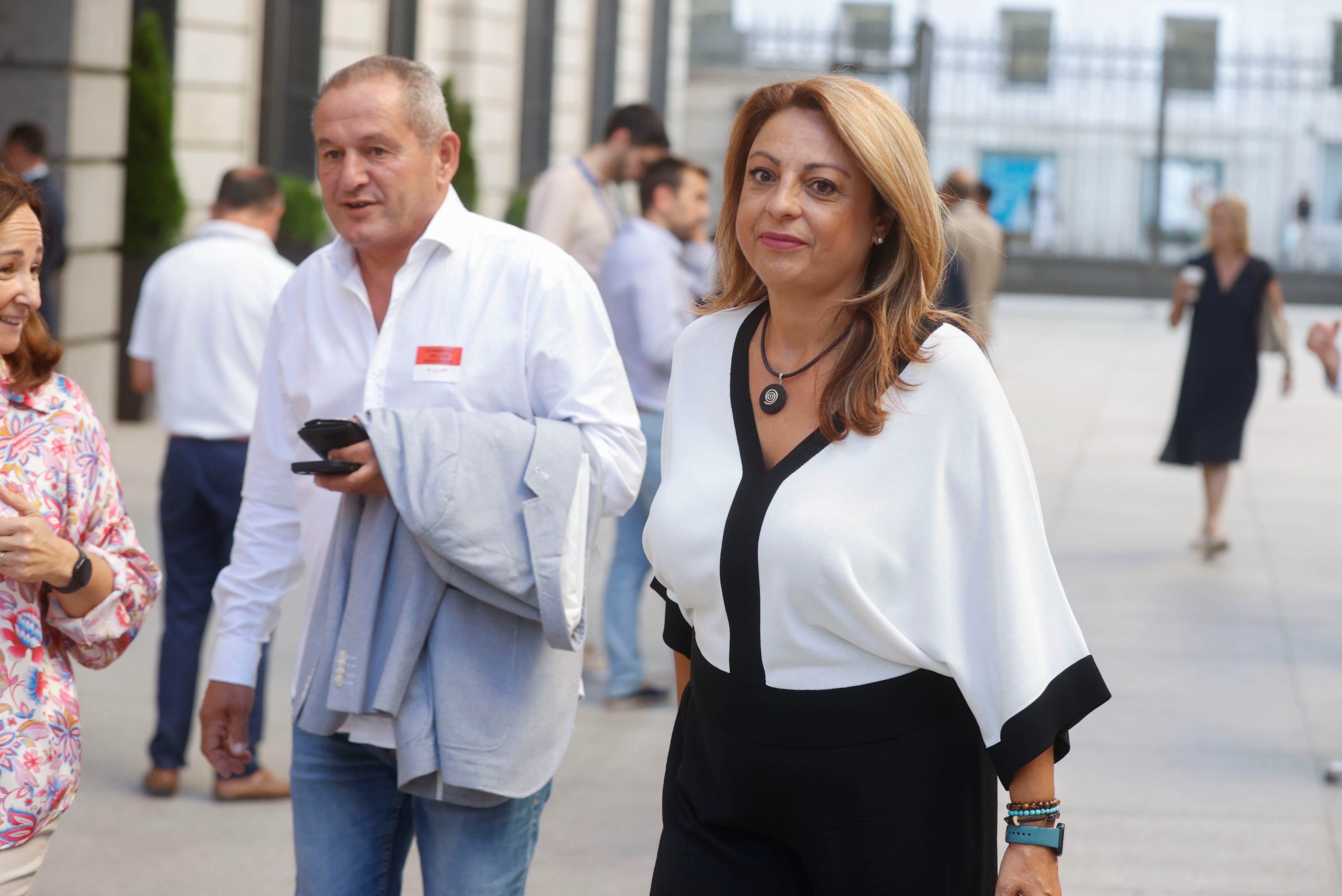MADRID, 17/08/2023.- Cristina Valido(CC), uno de los 350 diputados proclamados electos tras el 23J, que ocupan un escaño en la Cámara Baja, y que se sentarán por primera vez en el Hemiciclo este jueves para a votación de la mesa y el acatamiento de la Constitución, a su llegada al Congreso.  EFE/ Rodrigo Jimenez