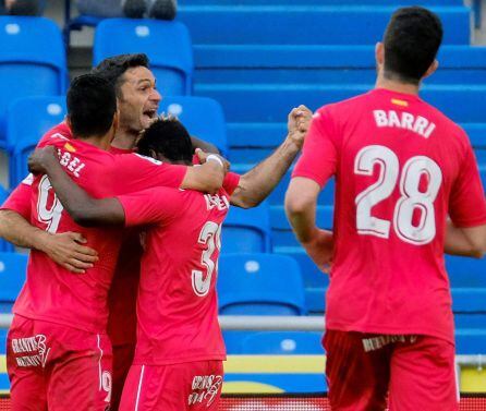 Los canteranos Barri (28) y Merveil (d) celebran junto a los veteranos Jorge Molina y Ángel (9), el tanto de este último ante la U.D. Las Palmas.