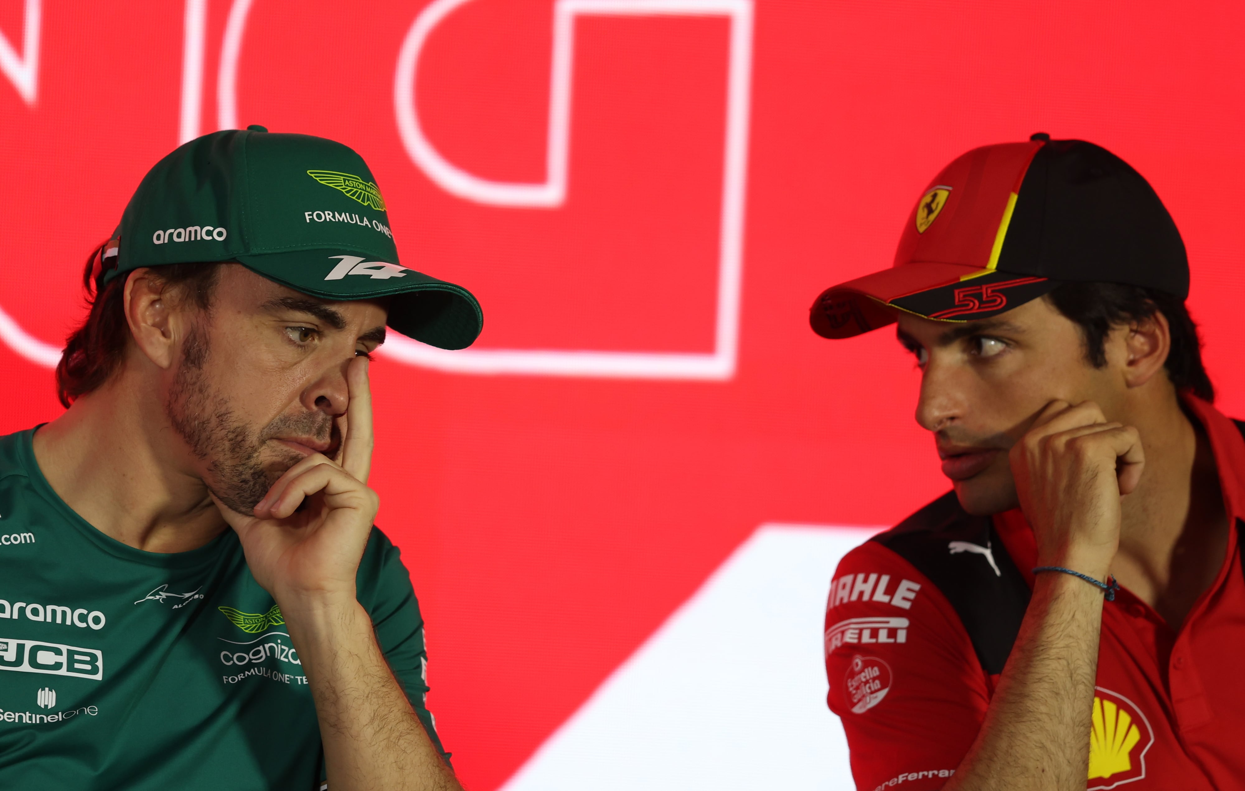 Fernando Alonso y Carlos Sainz en los test de Fórmula 1. (Fórmula Uno, Bahrein) EFE/EPA/ALI HAIDER