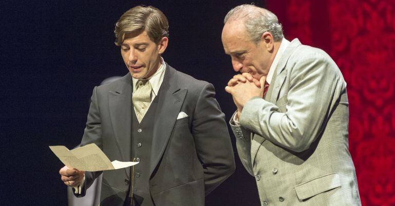 Adrián Lastra y Roberto Álvarez representando El Discurso del Rey