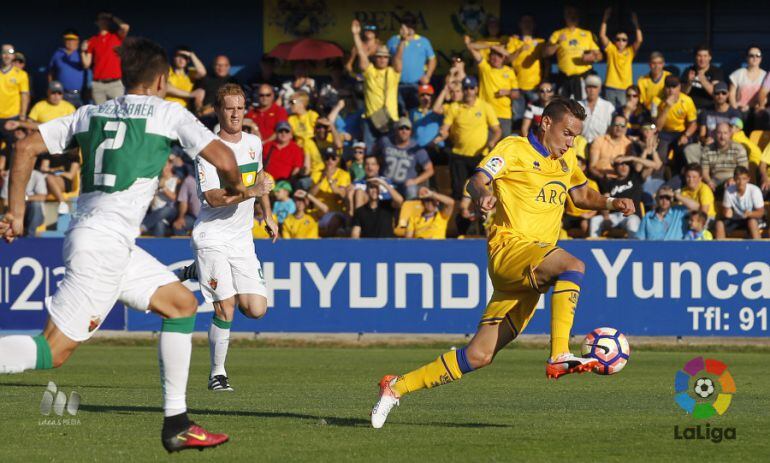 David Rodriguez con el balón