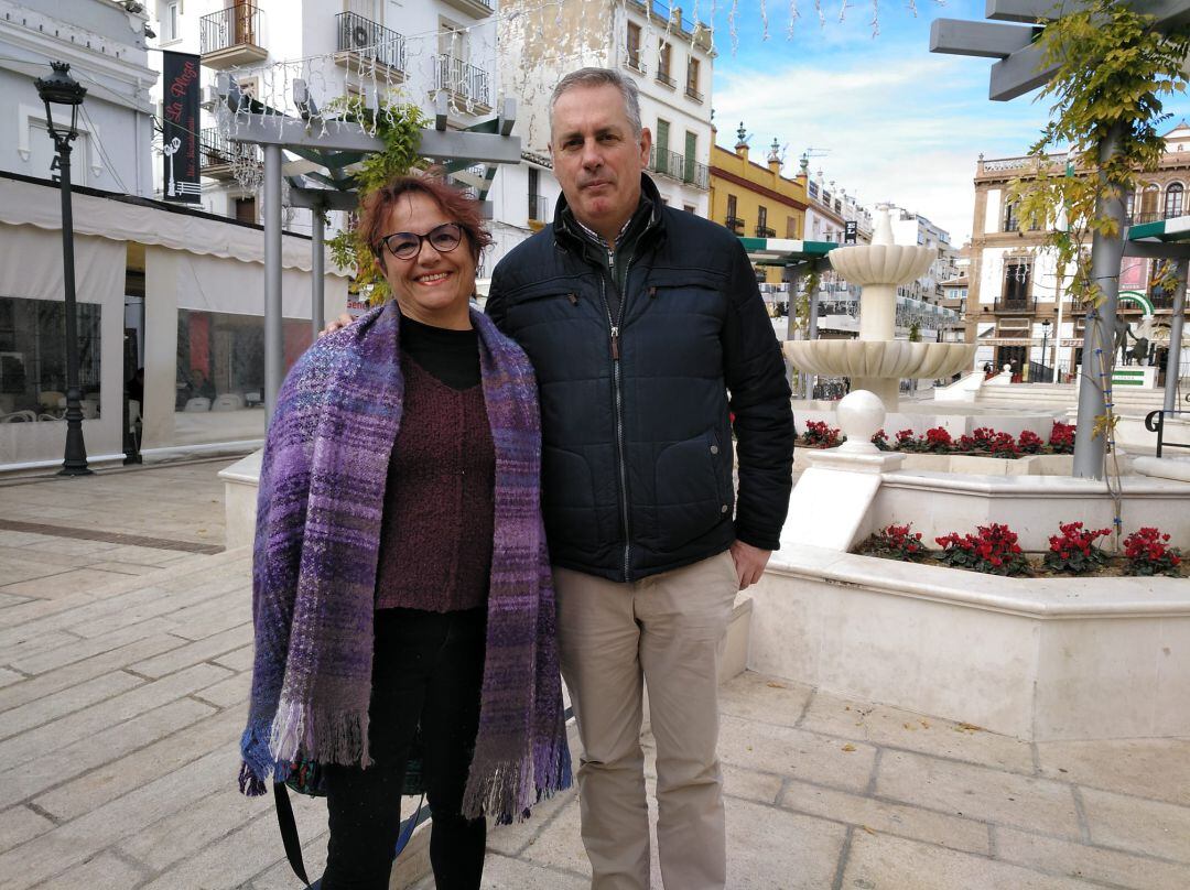 Concha Villalta, presidenta de AGRA, junto al concejal de Deportes, Carlos Mirasol