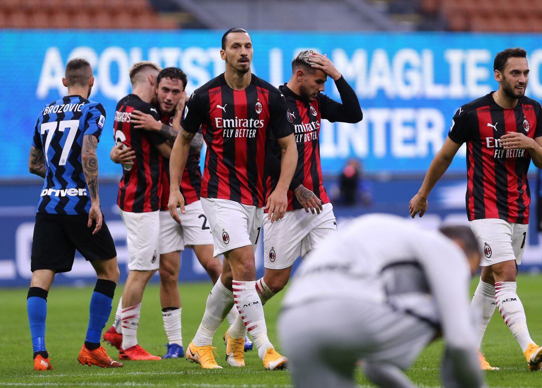 Los jugadores del Milan, en el partido de hace unos días ante el Inter.