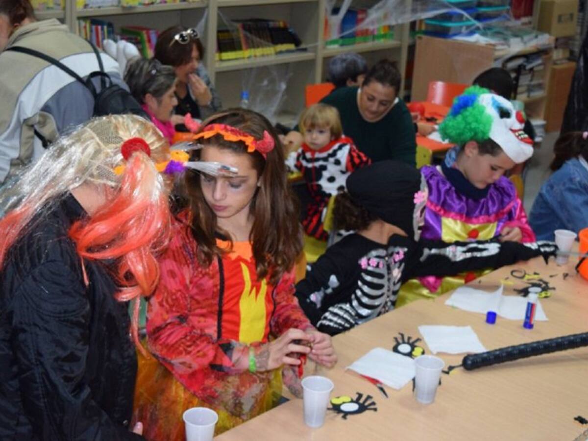 Dispositivo especial de 25 agentes de policía para vigilar la noche de Halloween