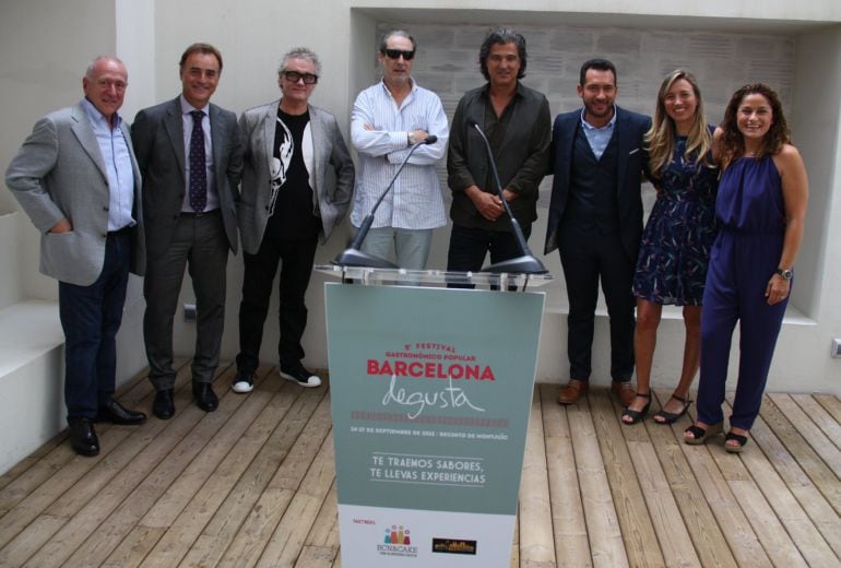 Foto de familia durante la presentación de Barcelona Degusta 2015.