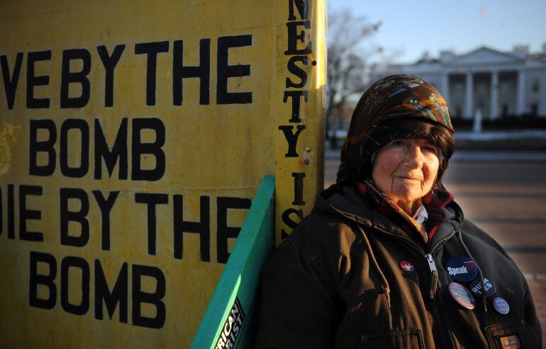 This file photo taken on March 04, 2009 shows Concepcion Picciotto poses with her signs across the street from the White House March 4, 2009 in Washington, DC.  Concepcion Picciotto, the protester who maintained a peace vigil in Lafayette Park across fro