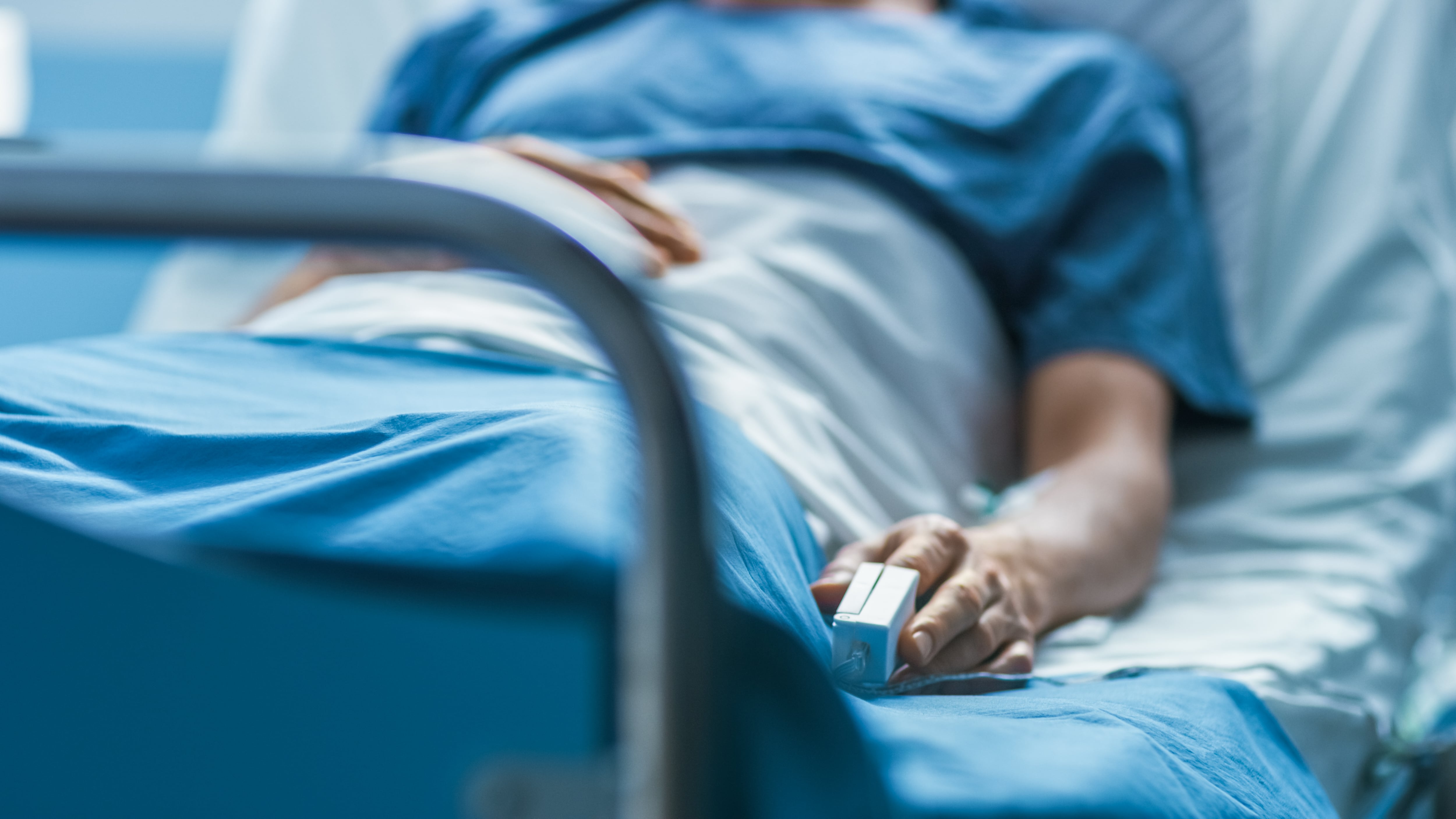 Imagen de archivo de un paciente en la cama de un hospital