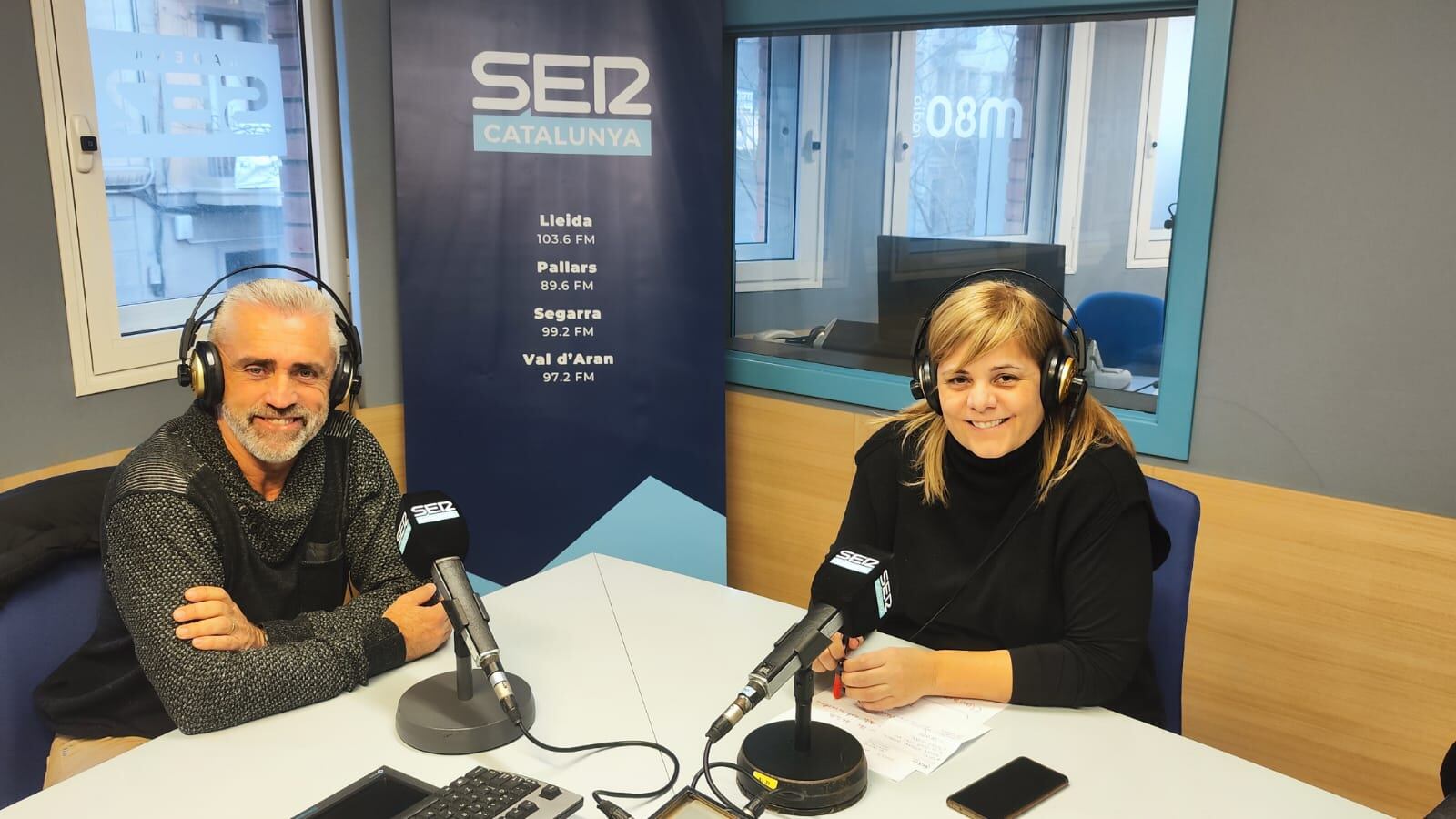 L&#039;alcalde de Sucs, Guillem Boneu i l&#039;alcaldessa de Térmens, Concep Cañadell, durant la tertúlia a Ràdio Lleida.