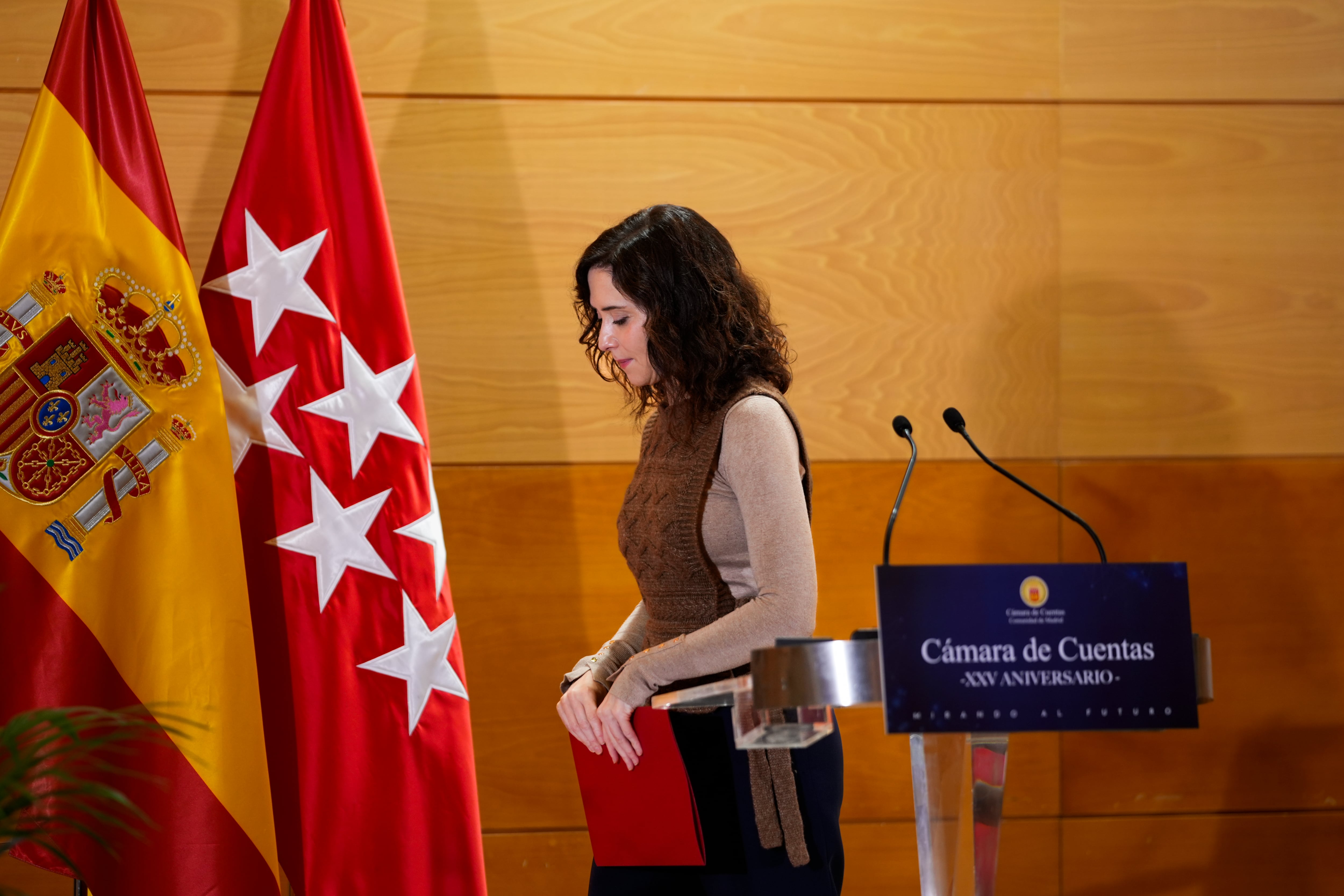 MADRID, 29/01/2026.- La Comunidad de Madrid, Isabel Díaz Ayuso, asiste al acto de conmemoración del XXV aniversario de la Cámara de Comercio regional, este jueves en la Real Casa de Correos. EFE/Comunidad De Madrid