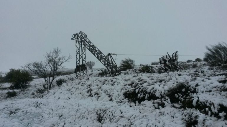 Línea de media tensión dañada en Alcañiz
