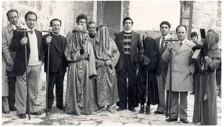 Penitentes y cofrades de Jesús Nazareno y Quinta Angustia (Paredes de Nava)