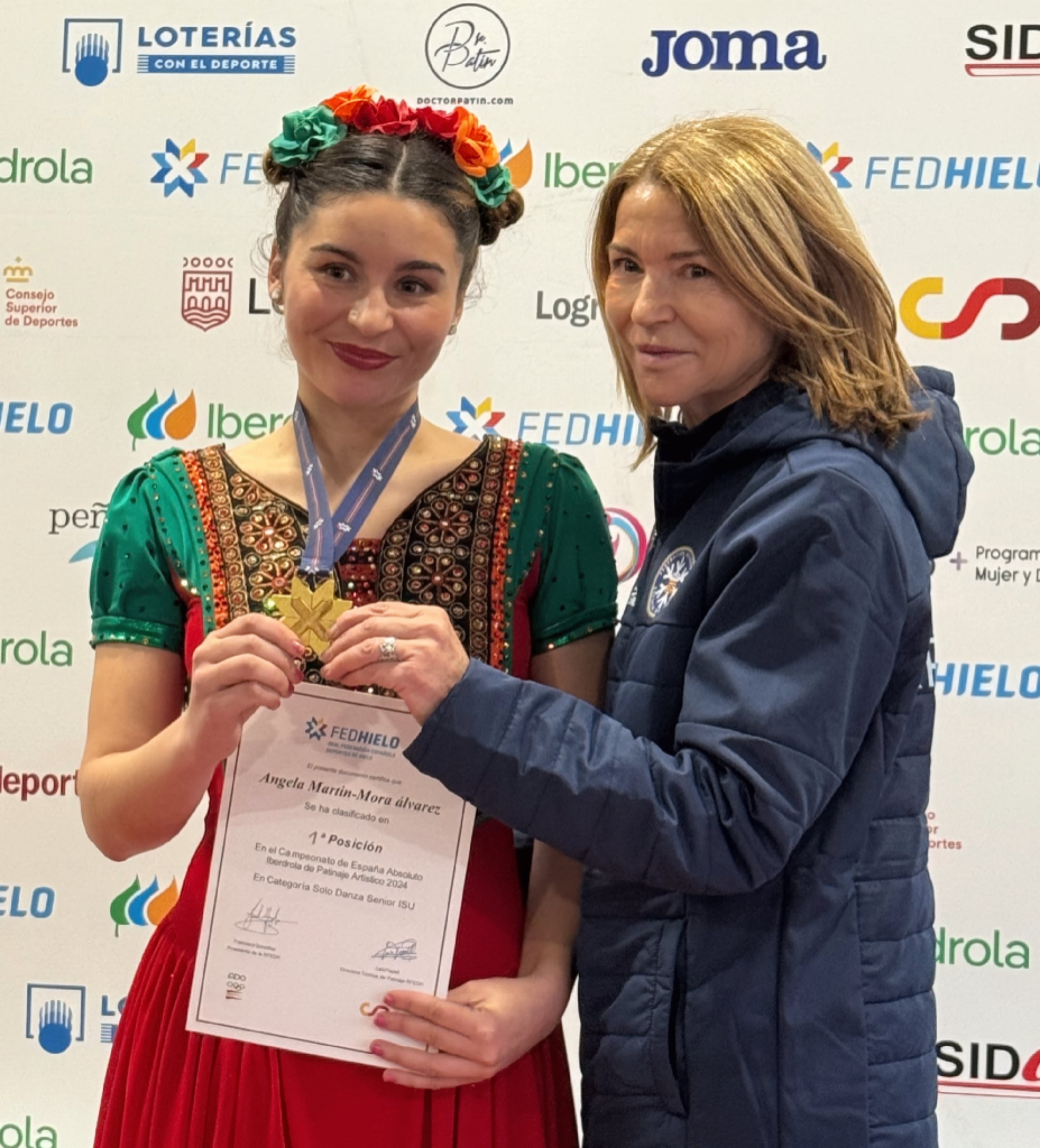 Ángel Martín Mora con la medalla y el diploma conseguidos en este Campeonato de España