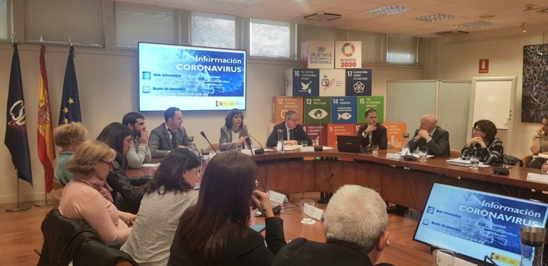 Irene Lozano, en una reunión anterior con las federaciones deportivas.