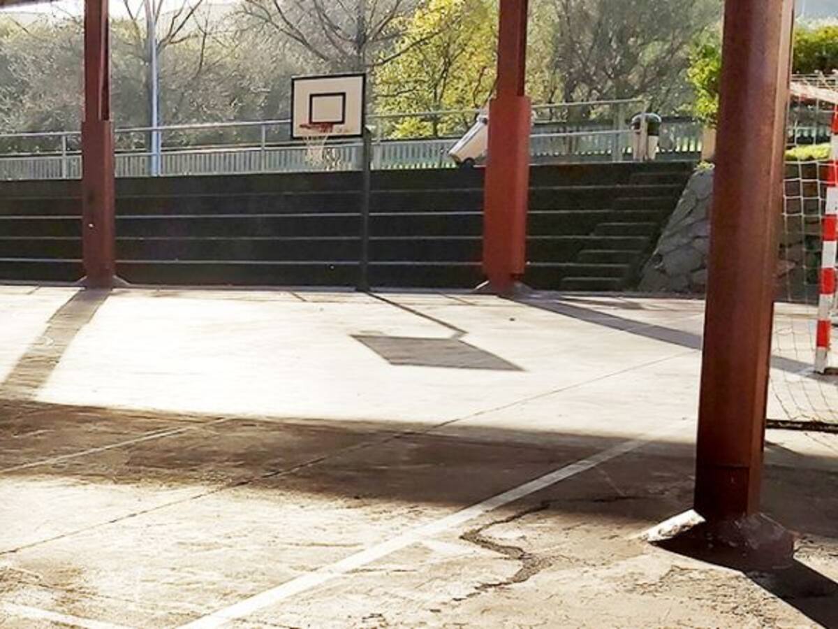 Goteras y falta de iluminación en el colegio San Pedro de Visma de A Coruña