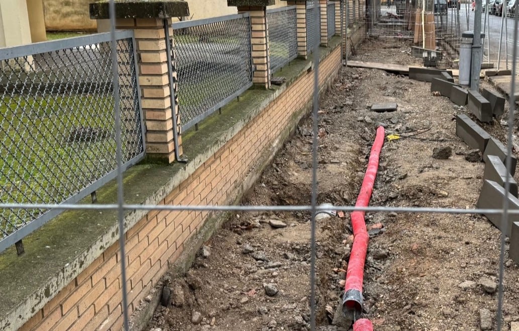 Obras de reposición del acerado en la calle Gibraltar.