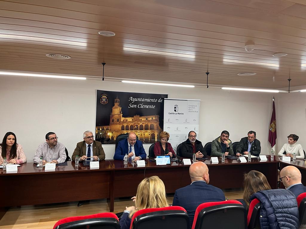 Firma del convenio en el Ayuntamiento de San Clemente