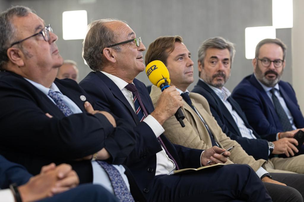 El rector de la Universidad Loyola, Gabriel Pérez Alcalá, durante un acto organizado por la Cadena SER