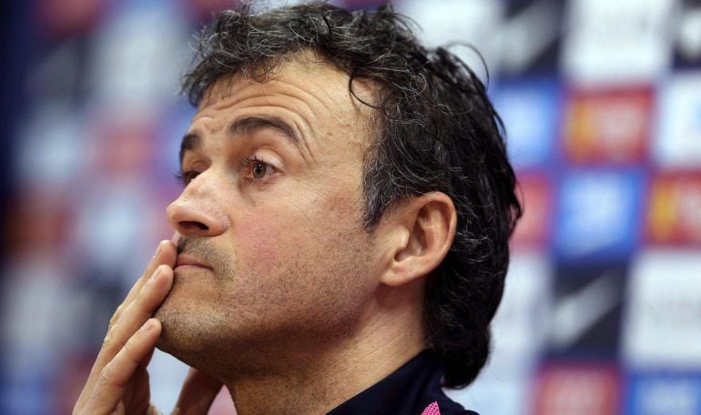 GRA162. SANT JOAN DESPÍ (BARCELONA), 07/02/2015.- El entrenador del FC Barcelona, Luis Enrique, durante la rueda de prensa que ofreció tras el entrenamiento que realizado por la plantilla blaugrana para preparar el partido de liga que disputarán mañana en