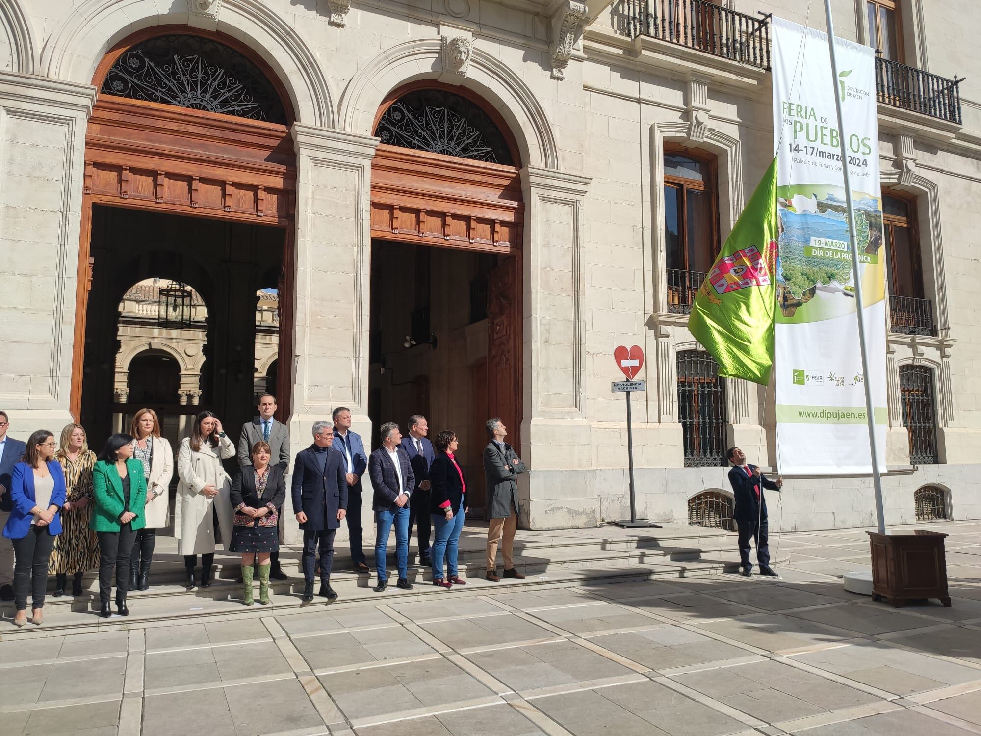 Acto de izado de la bandera de la provincia de Jaén en la lonja de la Diputación Provincial