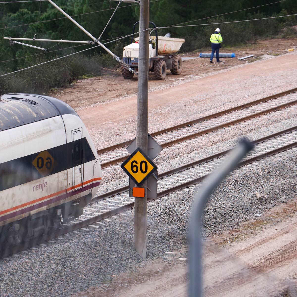 La jueza precinta otros 42 metros de vía retirados en Adamuz de los que Adif no informó