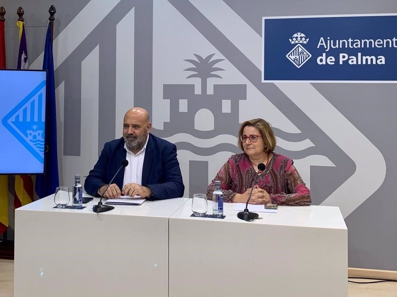 El alcalde de Palma, Jaime Martínez, y la regidora de Hacienda, Función Pública y Gobierno Interior, Mercedes Celeste, presentan los presupuestos municipales para 2025 - EUROPA PRESS
La Junta de Gobierno del Ayuntamiento de Palma ha aprobado este martes los presupuestos municipales para 2025, que ascienden a 605,6 millones de euros, un 13,5 por ciento más que el ejercicio anterior.

POLITICA ESPAÑA EUROPA ISLAS BALEARES AUTONOMÍAS