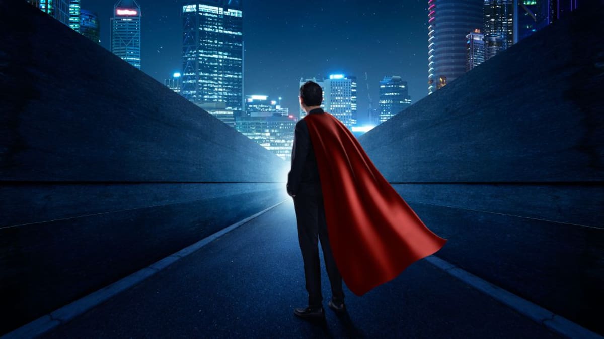 MolónMan, el superhéroe español que pasa de ser aburrido a ser divertido