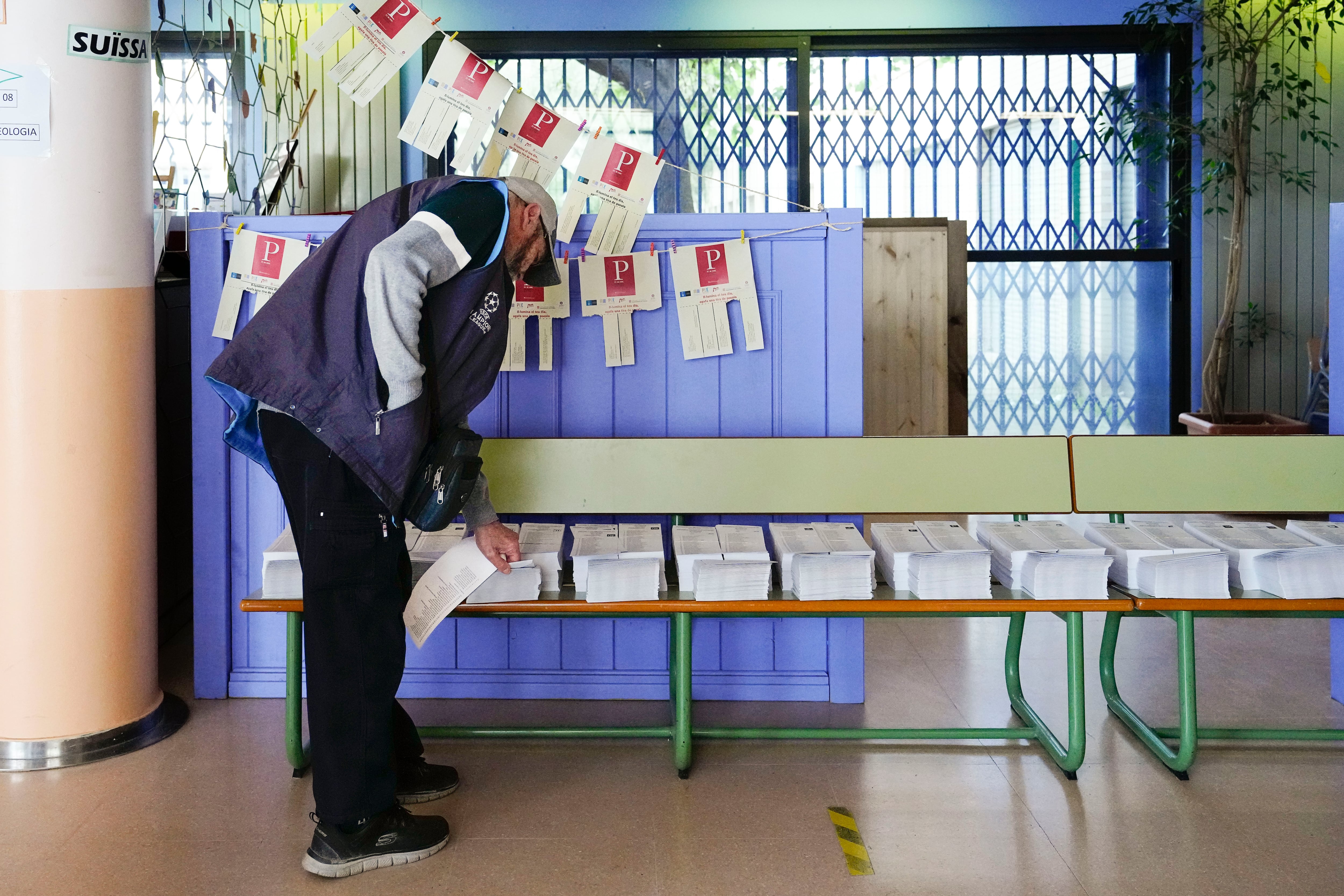 Después de la petición de ERC y Junts para ampliar el horario de los colegios electorales por las incidencias causadas en la red de Rodalies, la Junta Electoral ha negado hacerlo de forma generalizada y deja la decisión en mano de las Juntas Provinciales.