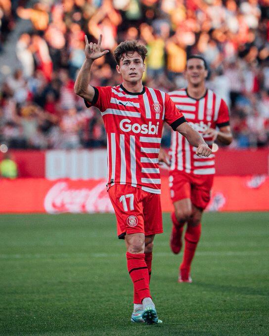 Rodrigo Riquelme celebrant el seu gol ahir a Montilivi.