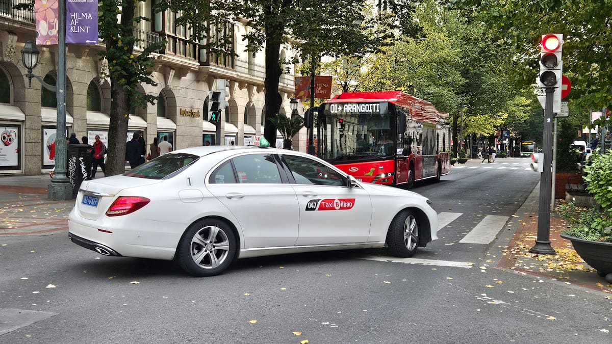 Bilbao mueve ficha para conseguir que haya más taxistas en sus calles