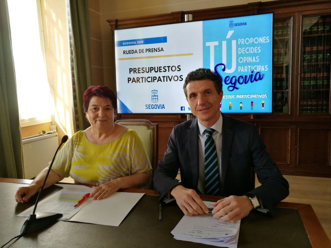 La alcaldesa Clara Luquero junto a Andrés Torquemada concejal de participación