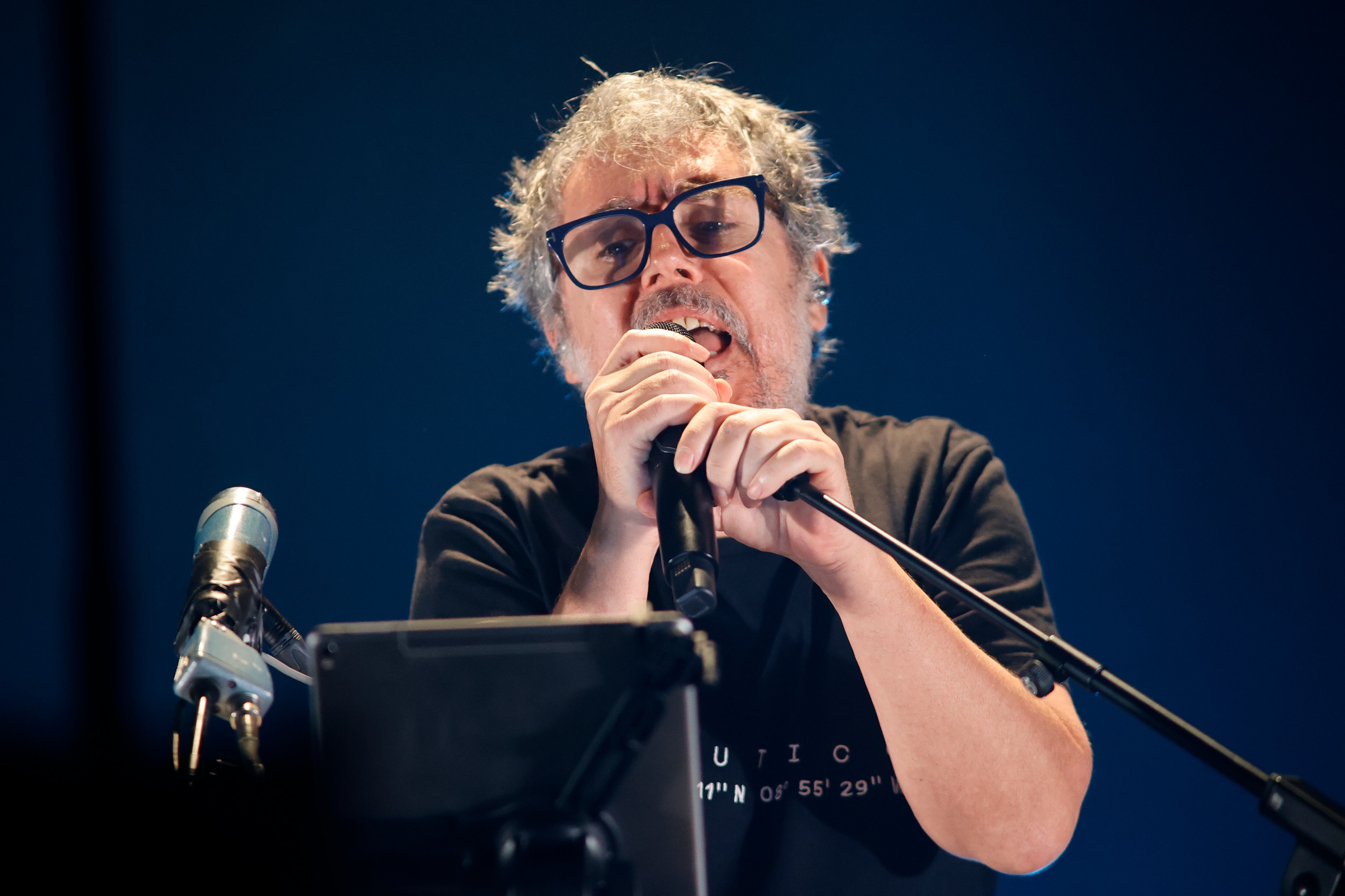 FERROL, 13/04/2024.- El músico gallego Iván Ferreiro, durante su concierto de este sábado en Ferrol. Foto: EFE/Kiko Delgado.