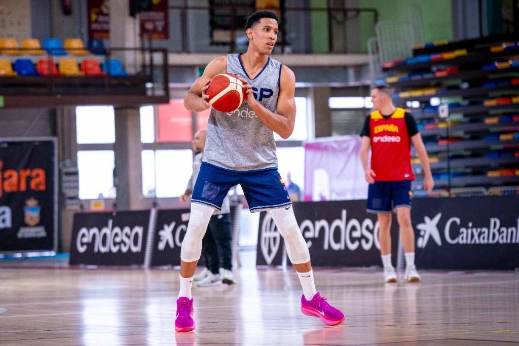 Tyson Pérez, en un entrenamiento con la selección española