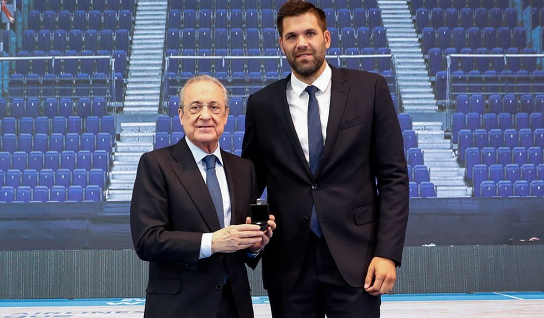 Florentino Pérez y Felipe Reyes, en la despedida del capitán del Real Madrid.