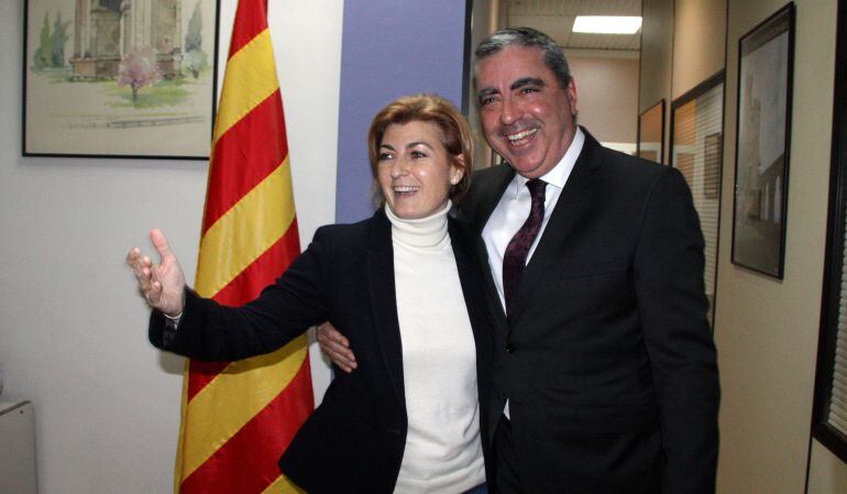 Victòria Forns i Albert Abelló a la seu de CDC a Tarragona.