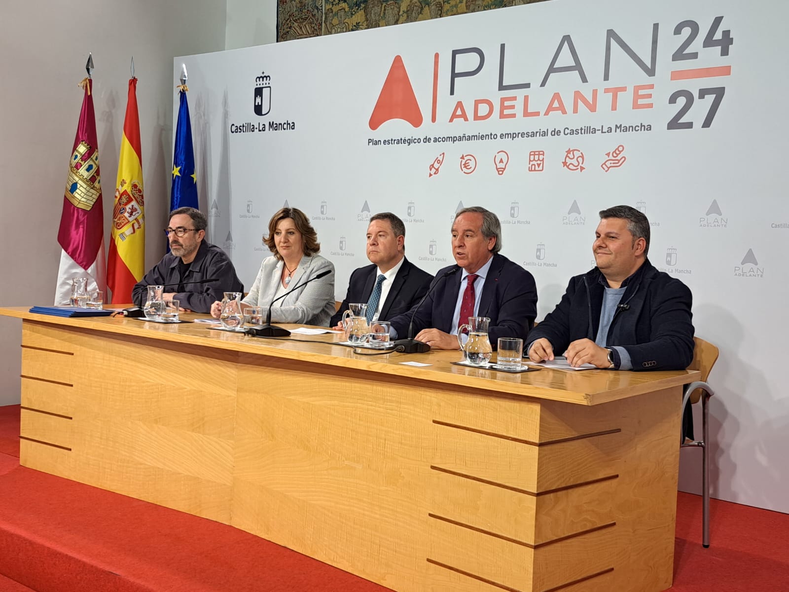 Firma del Plan Adelante 2024-27 en el Palacio de Fuensalida