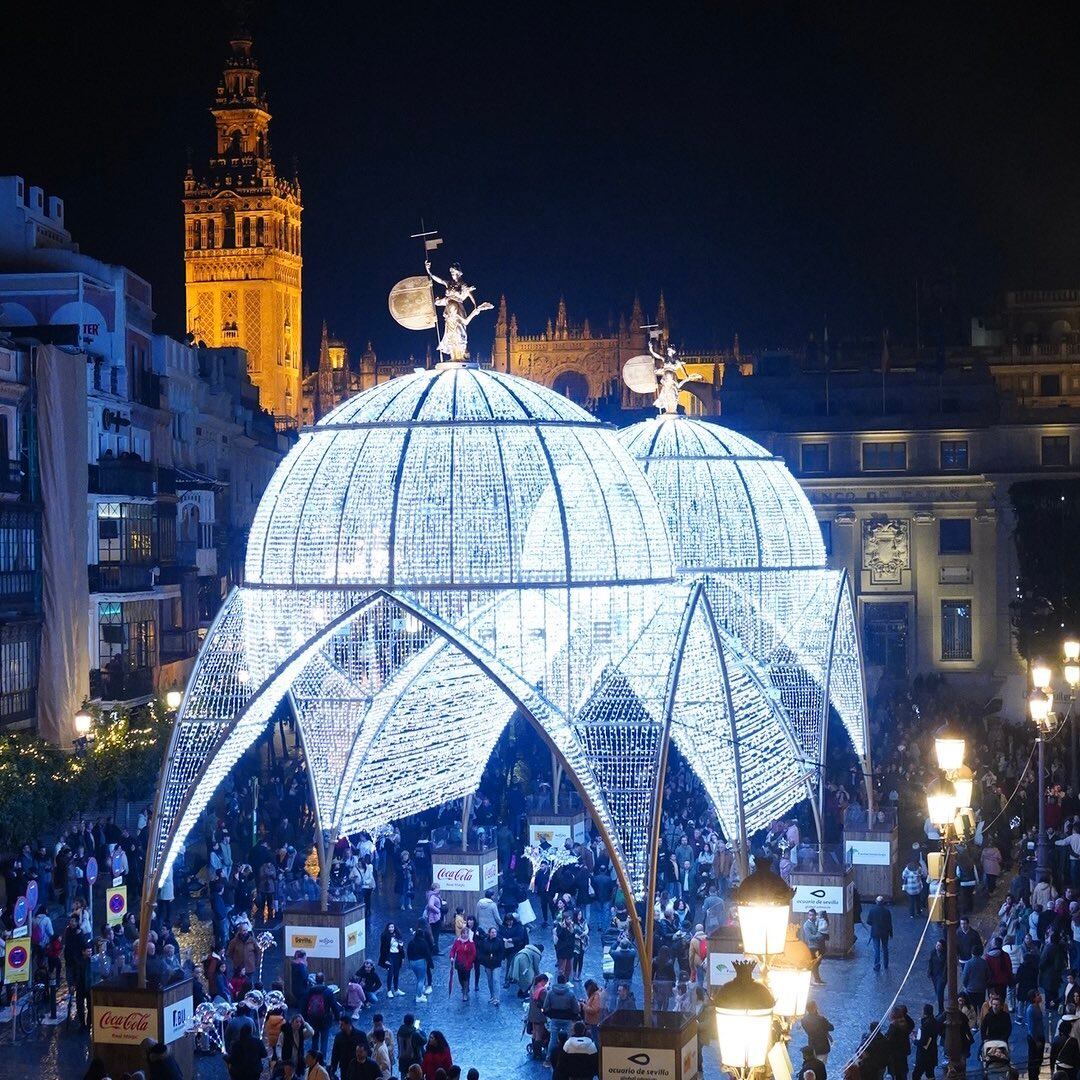 Templo de luz en Sevilla entre las luces de Navidad de Sevilla