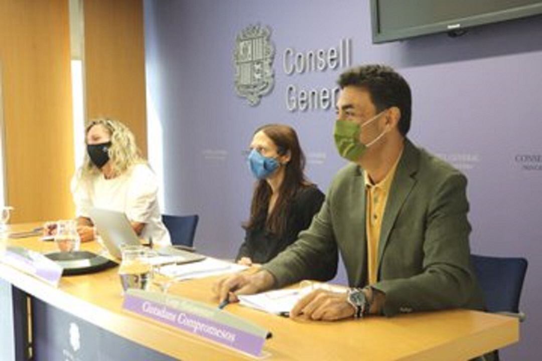 Els consellers generals Raül Ferré (CC), Esther Molné (DA) i Eva López (L'A)