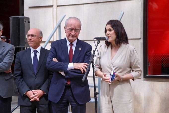 El alcalde de Málaga, Francisco de la Torre, junto a la portavoz de Ciudadanos, Noelia Losada, en una imagen de archivo