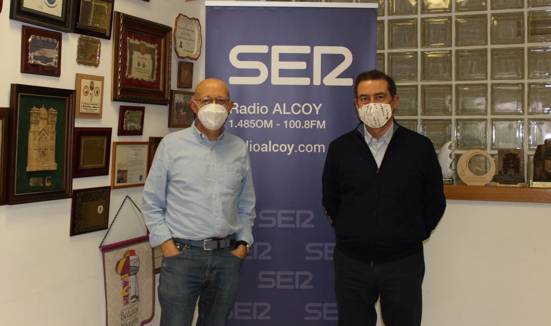 Joanfra Rozalén i Miquel Santamaría després de l'entrevista en Tragaluz.