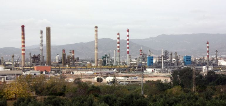 Panoràmica de les instal·lacions de la Química i la Refineria que Repsol té al polígon nord de Tarragona.