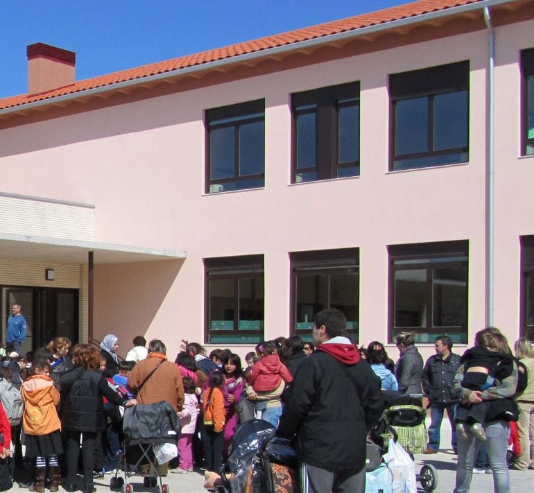 Salida del colegio público de Caparroso