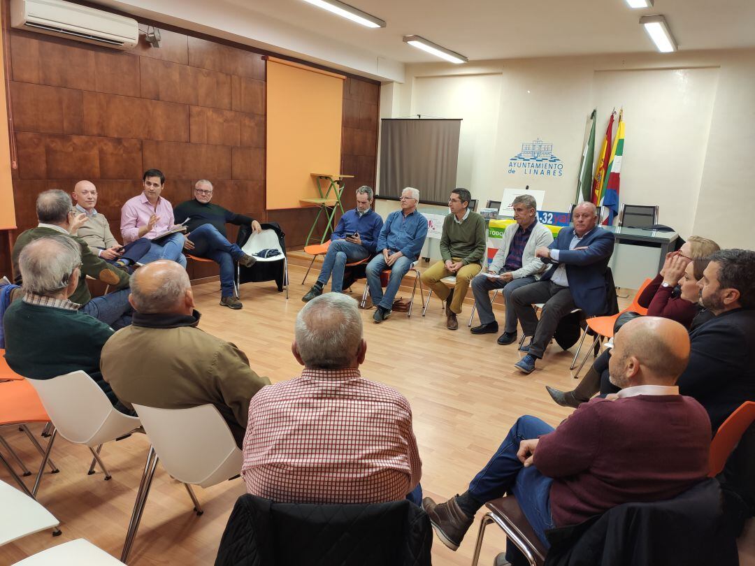 Reunión plataformas ciudadanas en Linares.