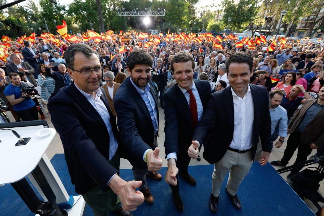 Pablo Casado, Teodoro García Egea, Fernando López Miras y José Ballesta en la clausura un mitin de partido en Murcia en la clausura un mitin del PP en Murcia 
 Edu Botella - Europa Press
 