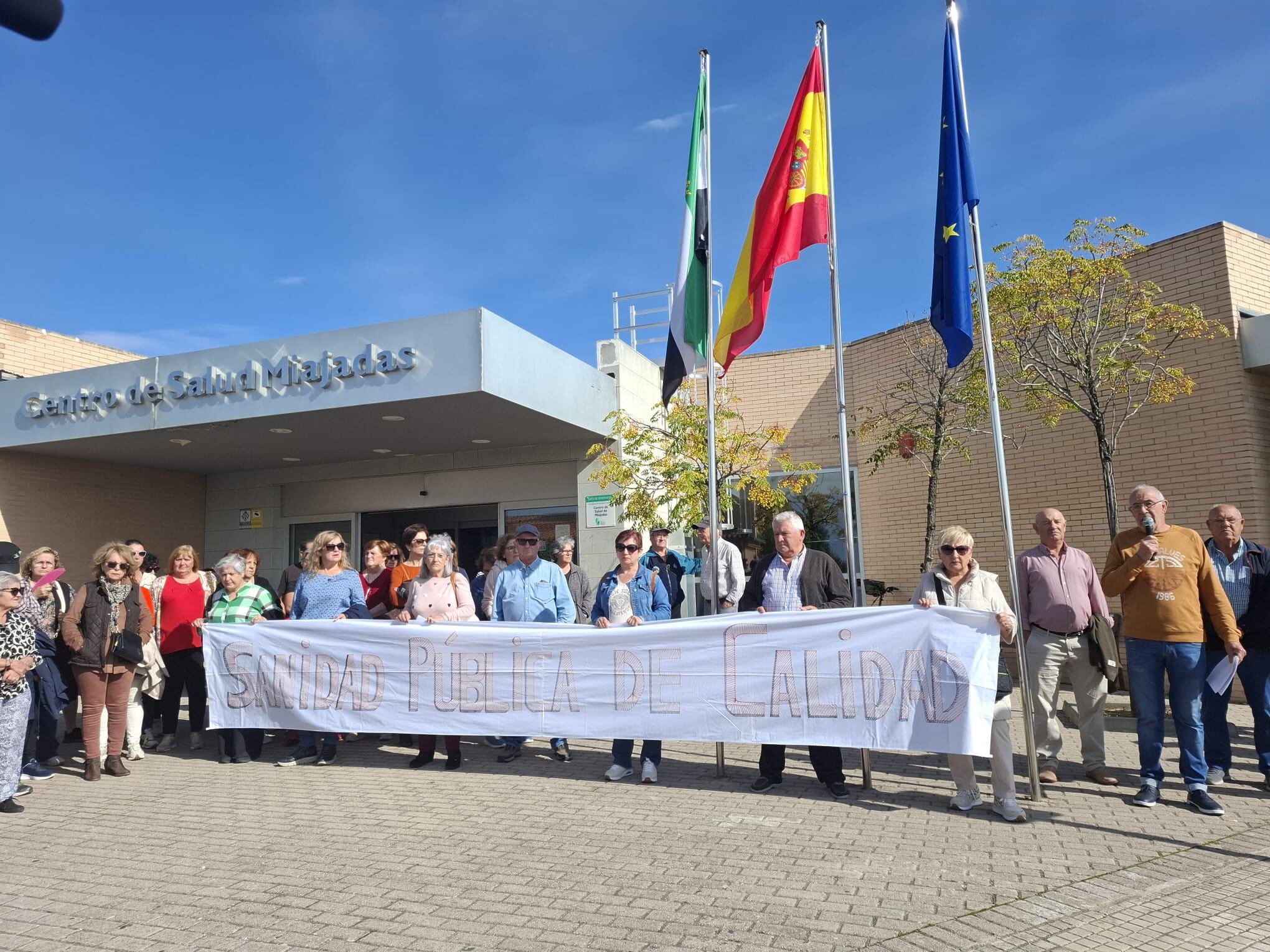 Vecinos de la Zona de Salud de Miajadas se movilizan ante el aumento de las listas de espera
