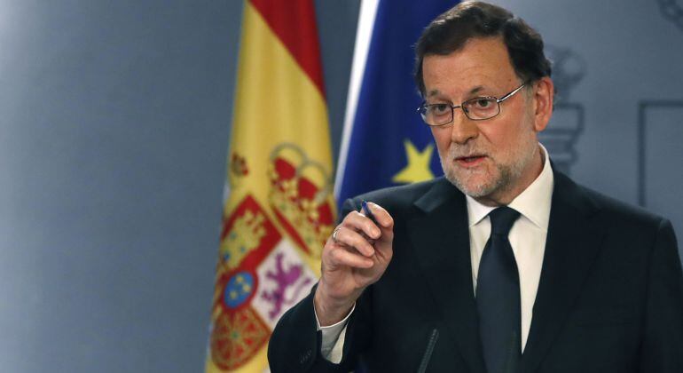 El presidente del Gobierno en funciones, Mariano Rajoy, en la rueda de prensa en la que anunció que aceptaba el encargo del Rey para formar Gobierno.